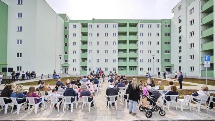 U hrvatskom gradu dovršena izgradnja 84 POS stanova: Uručeni ključevi novim stanarima