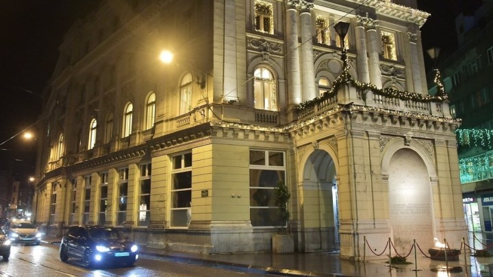 [FOTO] Na spomen zgradu u Sarajevu, EU postavila prozore koji izgledaju kao da su plastični