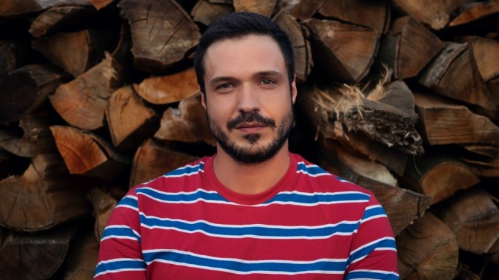 Poznati glazbenik iz grada pobjegao u osamljenu kuću na livadi i nije požalio: Evo zašto