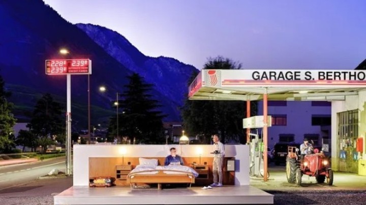 Bizaran hotel na otvorenom, uz buku i promet: Biste li ovdje proveli noć?