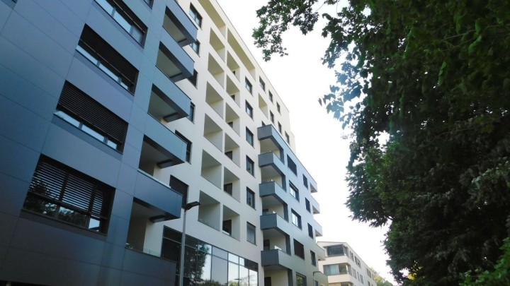 [FOTOGALERIJA] Pogledajte kako su riješili problem postavljanja klima uređaja u ovoj novoj zgradi