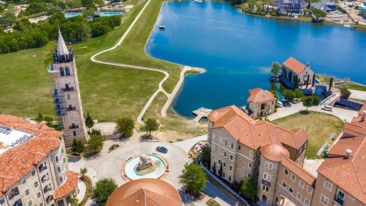 [FOTO] Supetar u Texasu: Pogledajte kako izgleda Adriatica Village, hotel sagrađen po uzoru na našu obalu