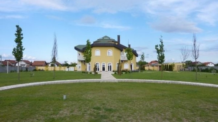 Ovakvu kuću u Slavoniji još niste vidjeli: Prodaje se vila u mramoru za koju je namještaj izrađen u Indiji