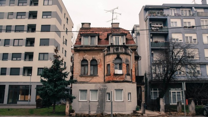 [Fotogalerija] Neobična kuća na Sveticama - Nazire li se obnova?