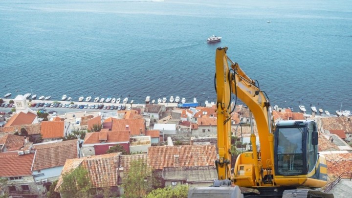 Dalmatinski grad čekaju zanimljivi projekti: Uređenje kupališta, dva nova trga, rekonstrukcije raskrižja