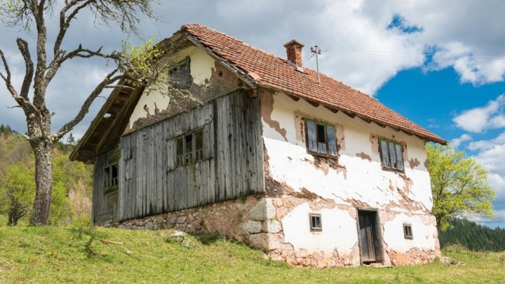 Država kreće u 'obnovu' 7 kuća uništenih u ratu, prošlo je toliko da se dio gradi iznova i to samo po sjećanju vlasnika