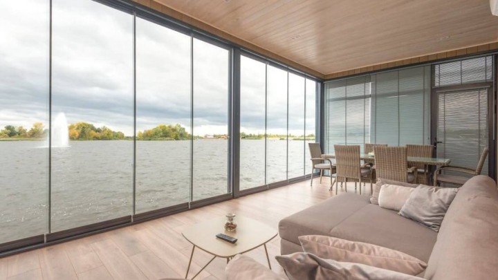 Staklene stijene: Koje su prednosti i mane i kako se uklapaju u prostor?