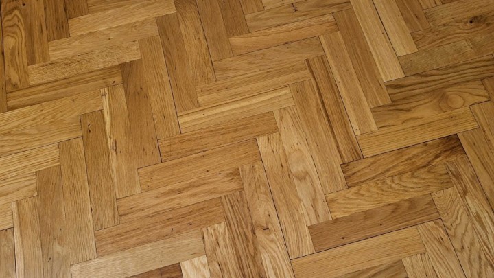 Brušenje parketa odvija se u tri faze: U svakoj se brusi drugačije