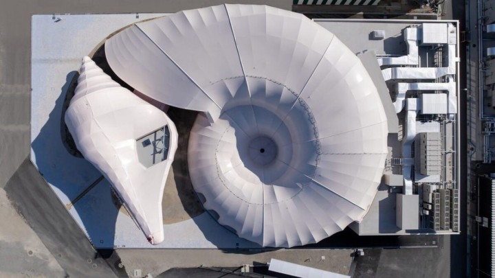 Golema školjka od čelične konstrukcije zadivila je svijet, u njoj se skrivaju 'čuda', a pogled izvana je sve