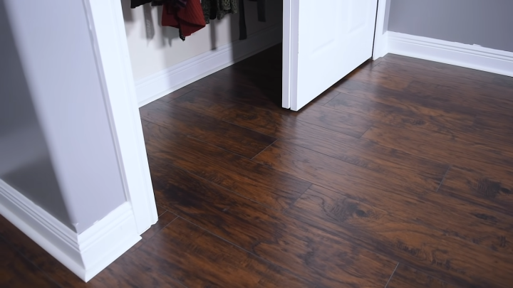 Veliki prepravci u domu: Kako odabrati idealnu debljinu laminata?