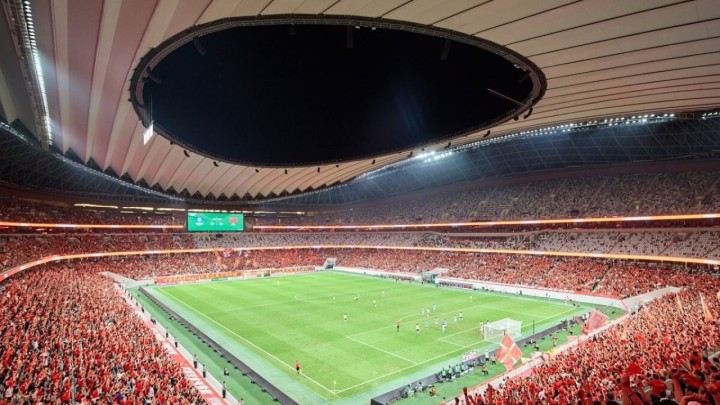 Otvoren stadion s Hadid potpisom, krov u formi sedla od ultra laganog materijala zadivio sve