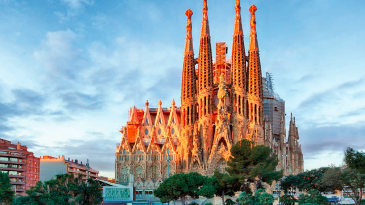 La Sagrada Familia: Najpoznatiji nedovršeni simbol Barcelone koji se 137 godina ilegalno gradio