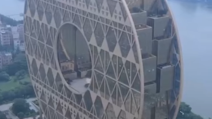 Pogledajte kako izgleda najveća kružna zgrada na svijetu koja podsjeća na diskove