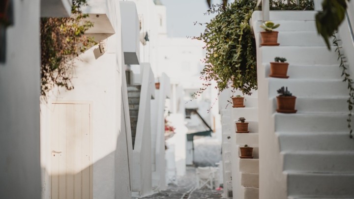 Zavirite u neiscrpan izvor inspiracije: Uređenje idiličnih kuća na Mediteranu