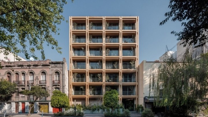Drveni 'stambenjak' u srcu grada: Dobitna kombinacija drva, čelika i betona