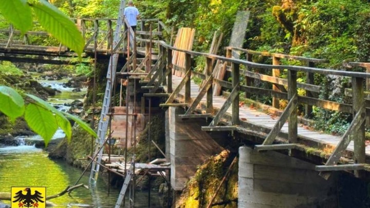 Otvoreno gradilište u kanjonu: Ništa mehanizacija, čak se i materijal doprema pješke