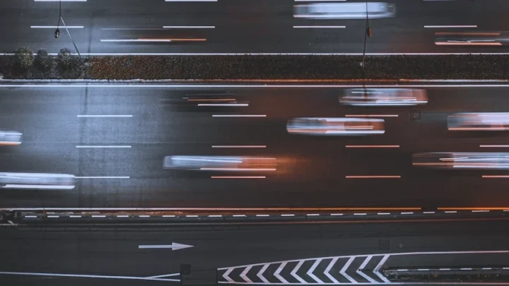 Rasvjeta kao opasnost na cesti? U Njemačkoj su odvojci na cestama u mraku, evo zašto