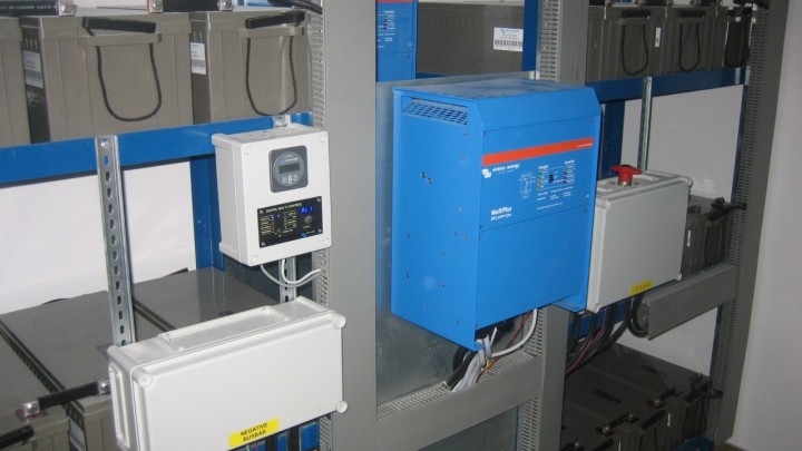 Kako uskladiti fotonaponske komplete otočnih sustava s olovnim baterijama? Donosimo detaljan vodič