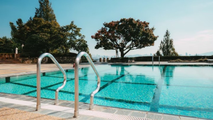 Gradnja bazena: Detaljan vodič od iskopa do opreme u 5 faza