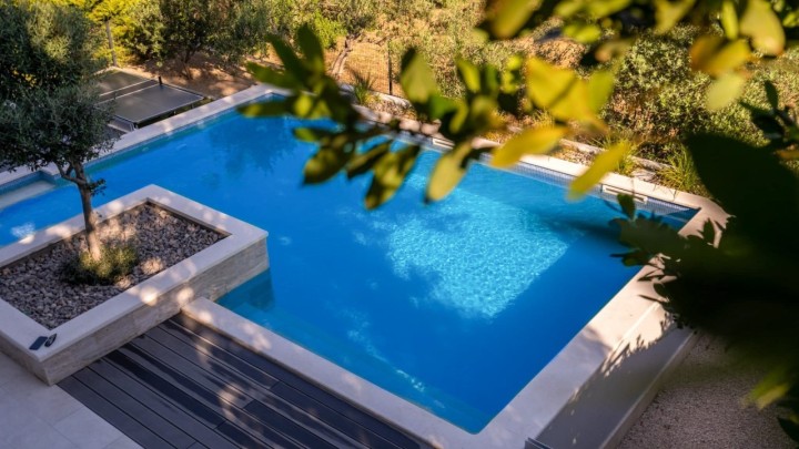 Investitor poželio staklo na jednoj strani bazena: Evo kako su Bazeni & Instalacije Vidović to izveli