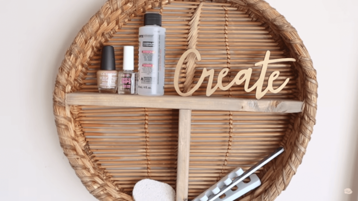 Evo kako u samo nekoliko koraka od obične košare napraviti efektnu zidnu policu