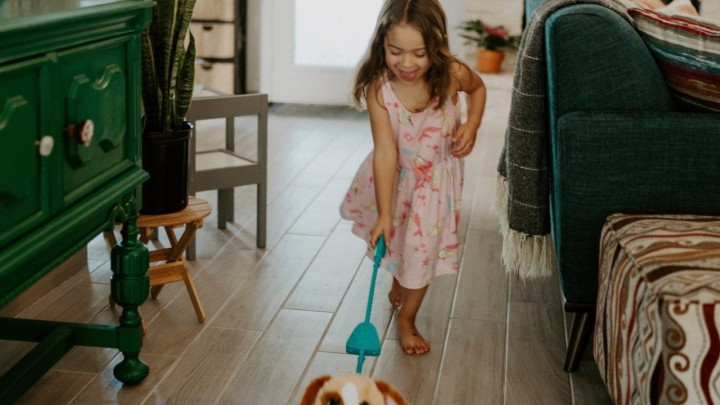 Pločice ili laminat u dnevnom boravku: Što odabrati?