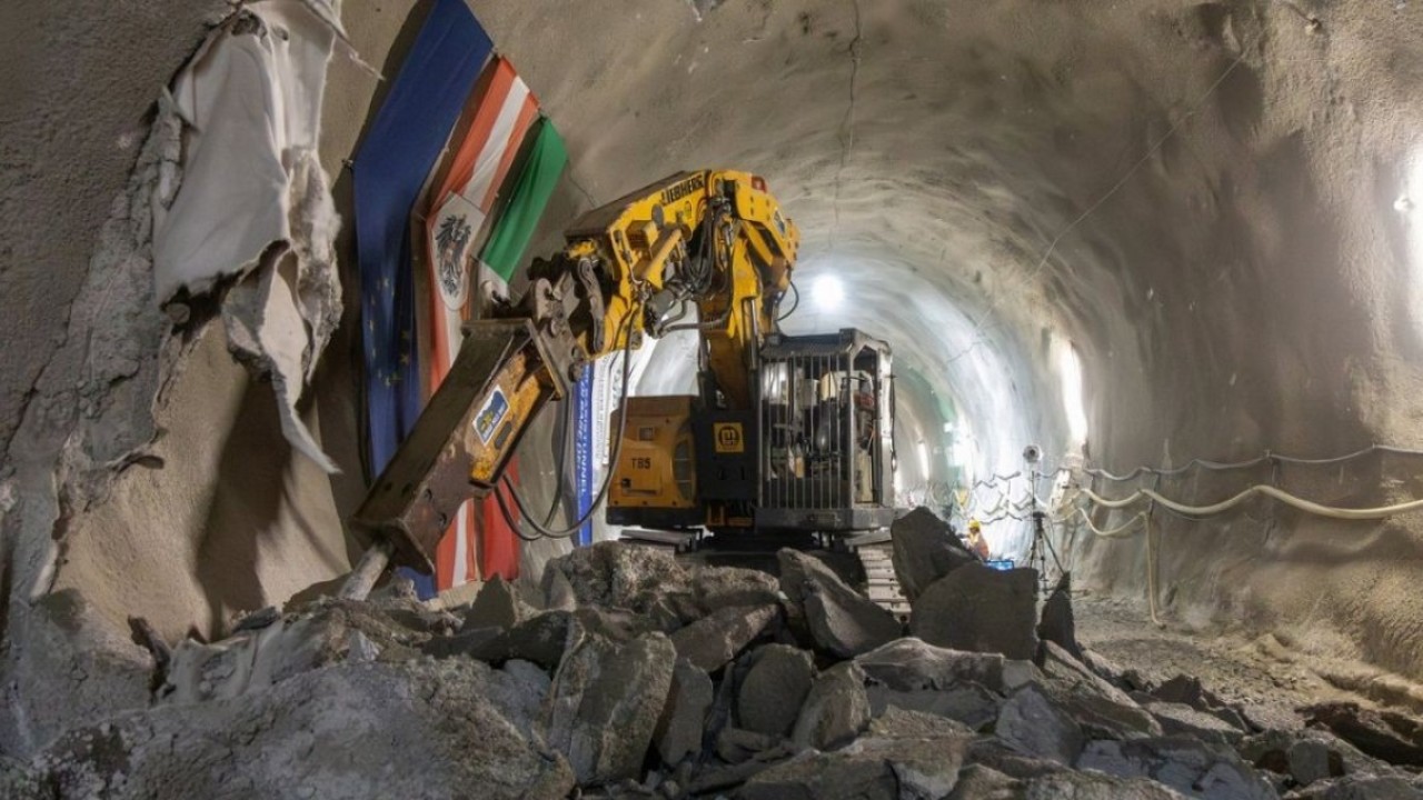 Gradi se najduži željeznički tunel na svijetu: Probijaju ga hrvatski rudari i 'blizanke' od tisuće tona