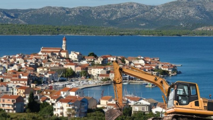 Velika transformacija dalmatinskog otoka: 'Presvlači' se državna cesta, a uskoro uređuje knjižnica i šetnica uz more