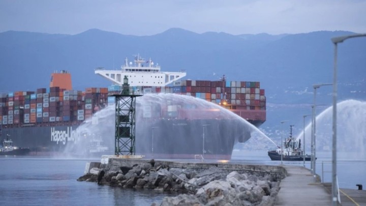 Galerija: Povijesni trenutak za hrvatski megaprojekt, iz Egipta u Rijeku uplovio brod od gotovo 400 metara