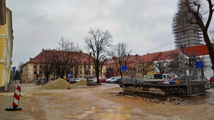 Nastavlja se 'mrcvarenje' u Zvijezdi: Oštećeni građani i dalje čekaju sanaciju, glavni trg još uvijek blatnjav