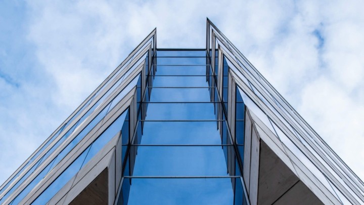 Ljudi izgubili skoro 270.000 eura! Direktor prodavao stanove za koje je znao da ne može i neće izgraditi