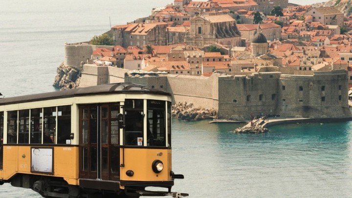 Ima li Dubrovnik šansu za tramvaj: Nakon ukidanja prije 50 godina, opet se motre stare tračnice