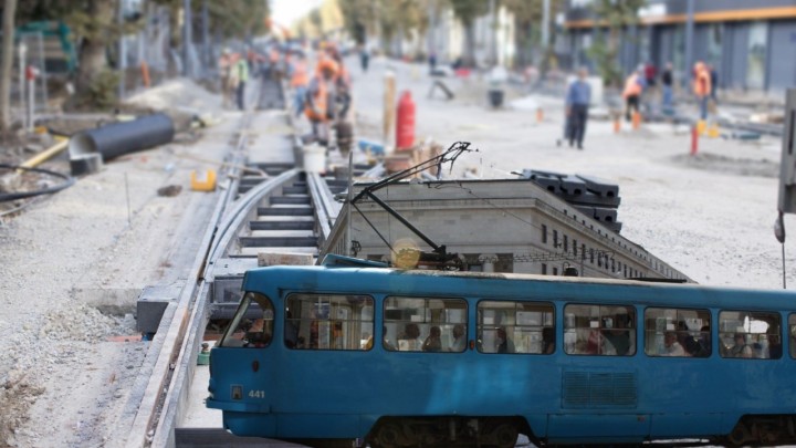 Zagreb nabavlja nesvakidašnji stroj za popravak tramvajske kontaktne mreže, cijena je 1.5 milijuna eura