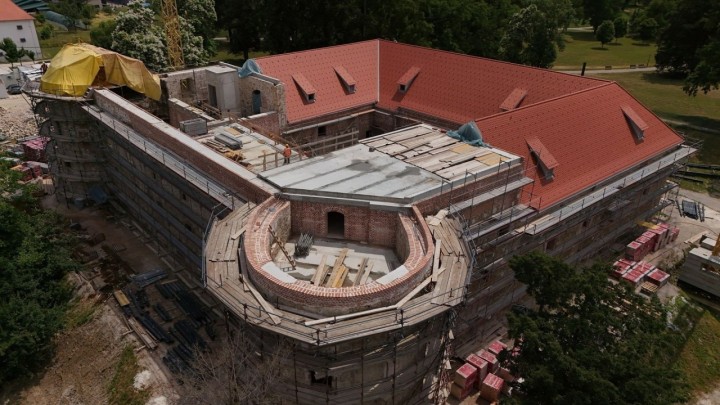 Galerija: Napreduje mega rekonstrukcija, hrastov krov na dvorcu Erdödy zasjao u novom ruhu