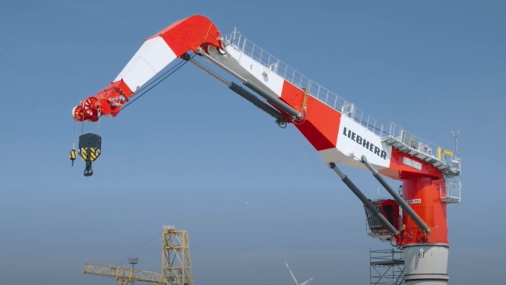 Ova švicarska mega dizalica imponira veličinom: S hidrauličnim cilindrima i top sustavom rade na obali Baltika