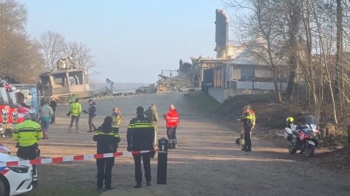 VIDEO U Nizozemskoj se urušio 120 godina star toranj: Razlog još nepoznat, vjerojatno nema stradalih