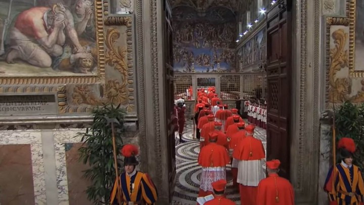 Sikstinska kapela je povijesno mjesto konklave, evo kako se 'miksa' dim i kako izgleda cijeli proces