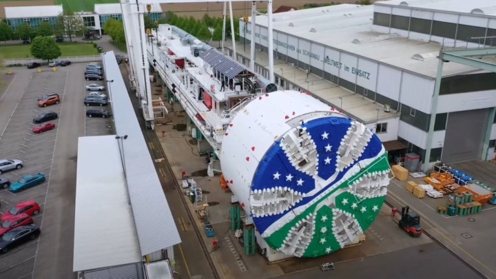 Ovaj most - tunel spada u sedam inženjerskih čuda svijeta, sada se širi, a buši ga stroj od 7.000 kW