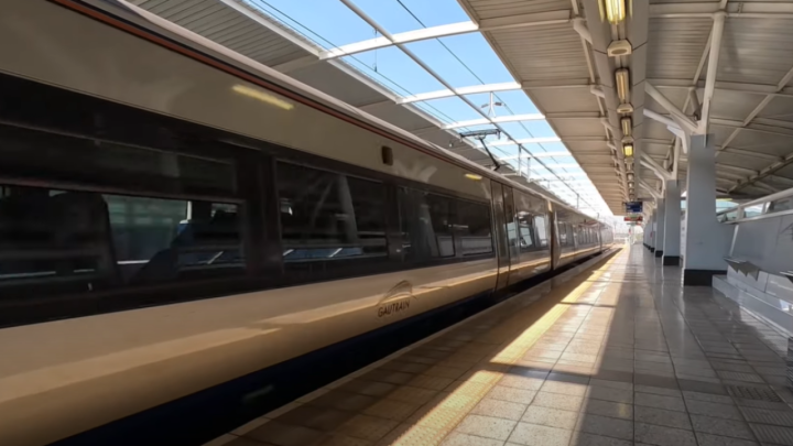 Ovo je afrički mega projekt od tri milijarde eura, spaja dva od tri glavna grada svoje zemlje