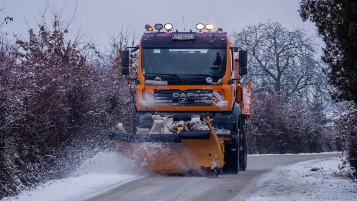 Sol je neprijatelj cesta bez kojeg se ne može: Posipat će se ceste diljem Hrvatske, ostat ćete 'paf' na cifru