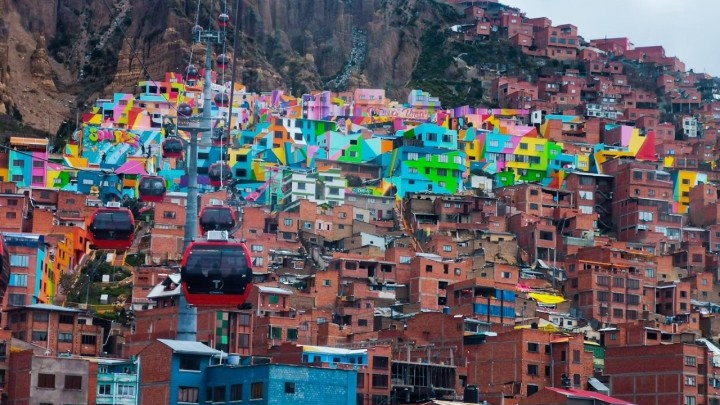 Ruši se litica, vire temelji kuća na rubu, a stanari odbijaju iseliti iz domova koji bi mogli pasti kao domino