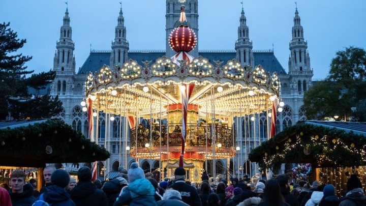 Advent u Beču: Što stoji iza kulisa tradicije duge 300 godina ili kako se 'pravi' božićni sajam