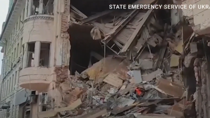 Ukrajinci obnavljaju i u ratu, uz pomoć humanitaraca do Božića se useljava prva zgrada