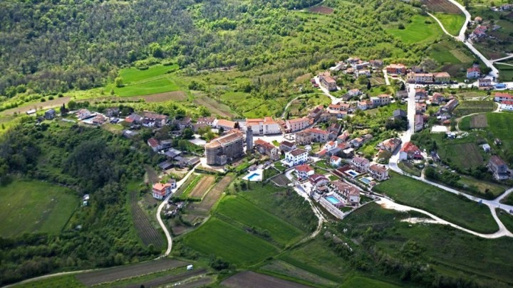 Protiv kaosa urbanizacije ili kako je mala istarska općina zabranila ravne krovove i bazenski 'boom'
