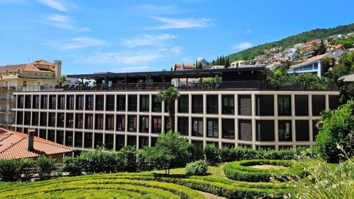 Hilton zbirka hotela s pričom sada ima i dragulj u Hrvatskoj, izgleda poput palube broda