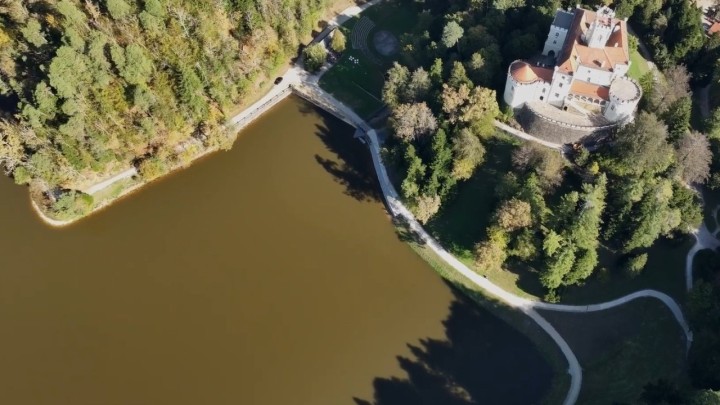 Video: Nakon obilnih kiša očišćeno jezero Trakošćan napunjeno je vodom, opet je sve po starom