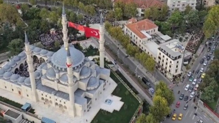 Otvorena najveća džamija na Balkanu, ima kupolu od 30 metara