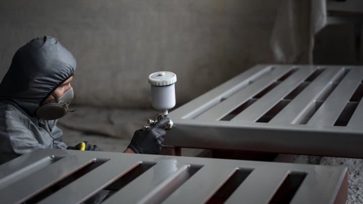 Zatvara se velika tvornica boja i lakova koja je odlično poslovala, danski vlasnik reže troškove