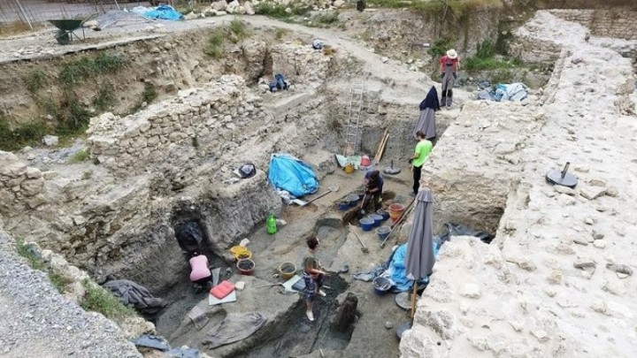 Domaći arheolozi otkrili sarkofag star više od 800 godina, a unutra ljudski kostur s životinjskom glavom