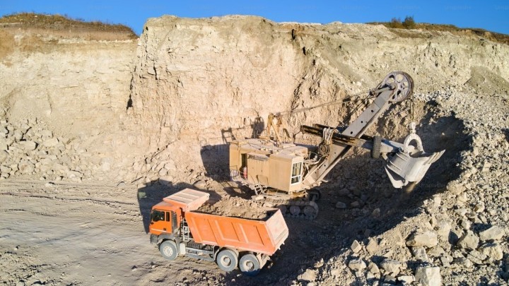 Opasnost za prolaznike: Kreće sanacija plaže u Jadranovu oštećene vjetrom